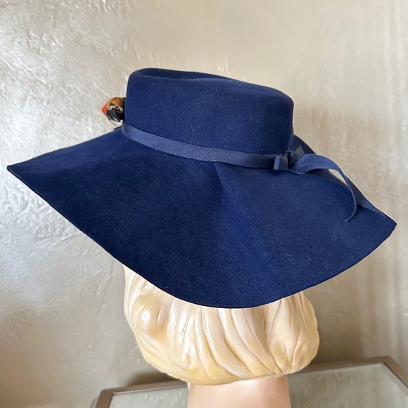 UNFORGETTABLE 1940s\' NAVY FELT WIDE BRIM HAT WITH FEATHER BIRD & SPLIT BRIM main image 15